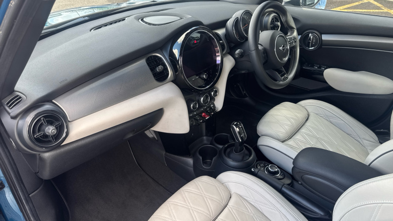 MINI Hatchback 1.5 Cooper Exclusive 5dr Auto Petrol Hatchback